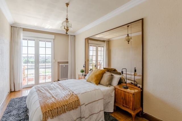 Piso de 4 habitaciones en Pamplona / Iruña en venta con garaje - 585.000 € (Ref: 9912718)