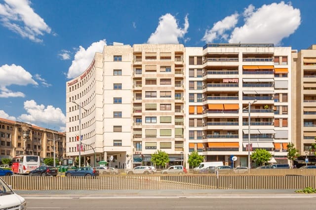 Piso de 4 habitaciones en Pamplona / Iruña en venta con garaje - 585.000 € (Ref: 9912718)