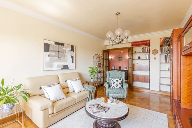 Piso de 4 habitaciones en Pamplona / Iruña en venta con garaje - 585.000 € (Ref: 9912718)