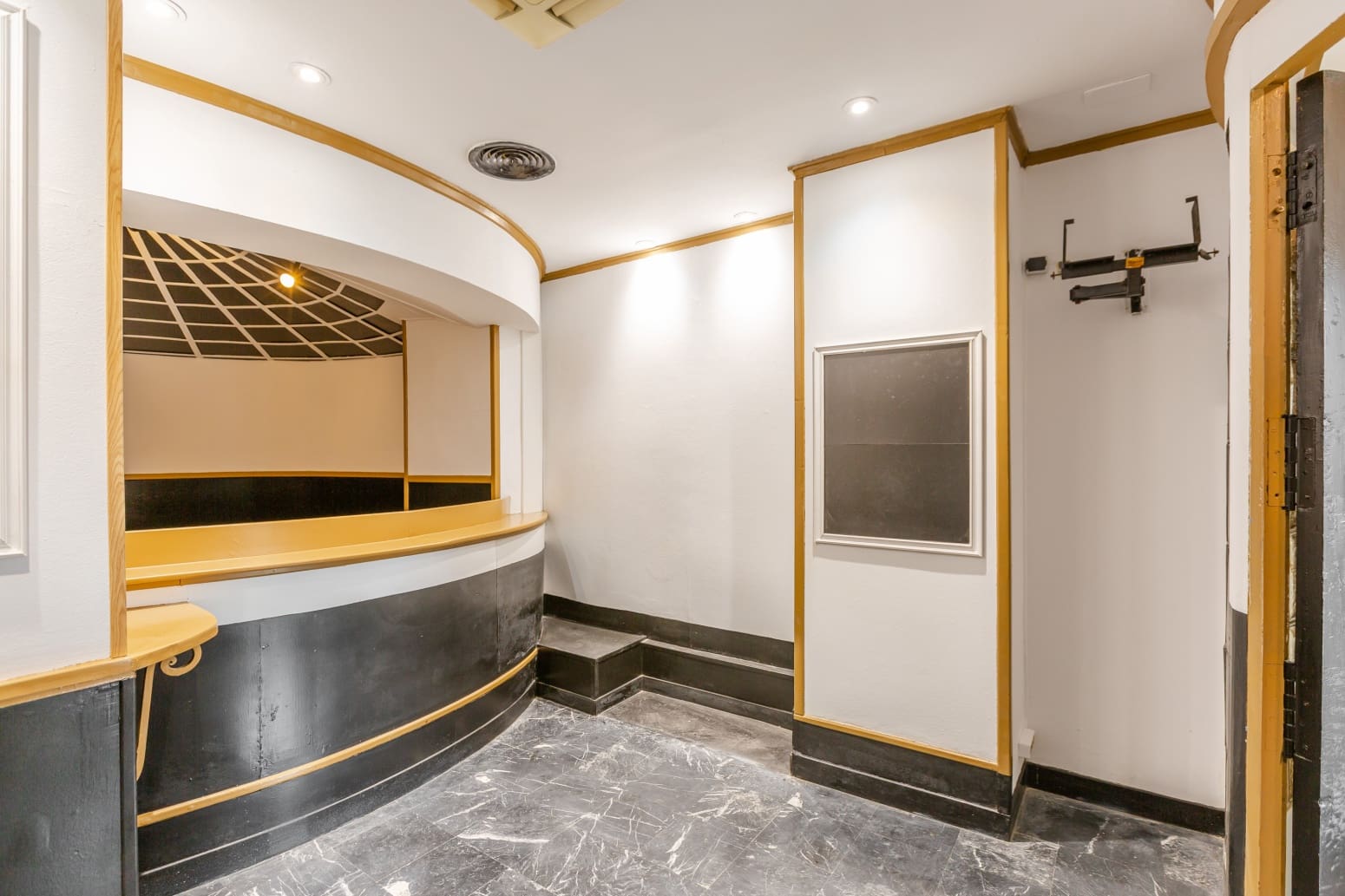 Firma/Unternehmen zu vermieten in Baranain - 900 € (Ref: 9920049)