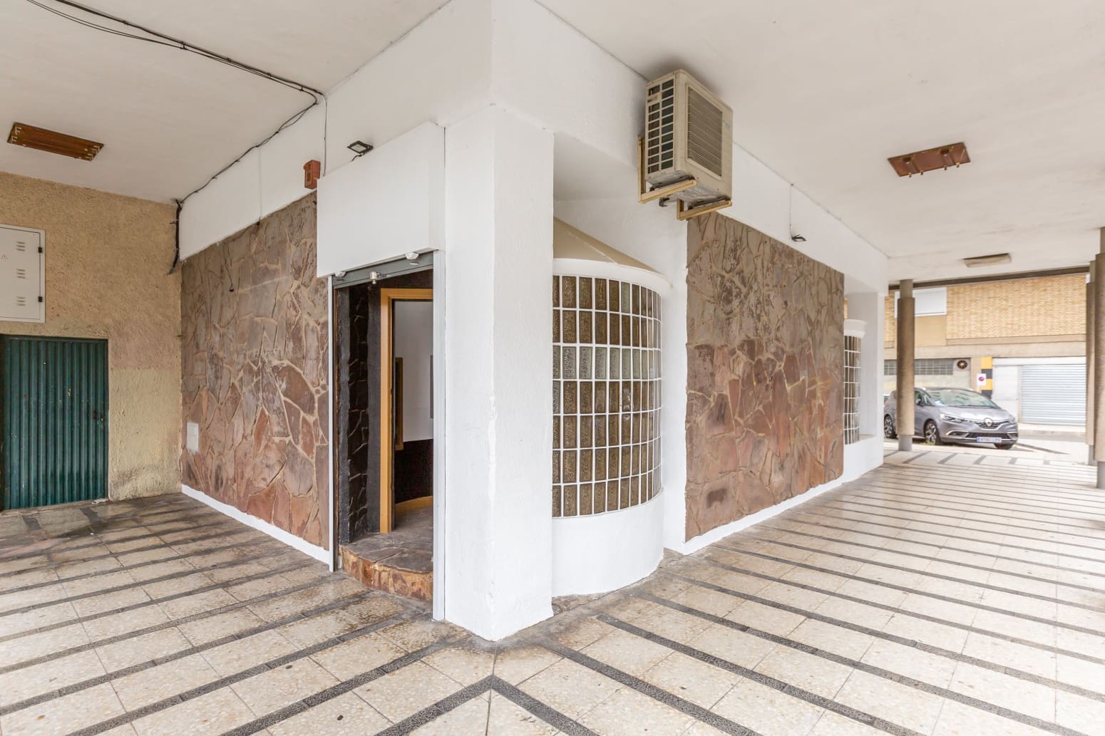 Firma/Unternehmen zu vermieten in Baranain - 900 € (Ref: 9920049)
