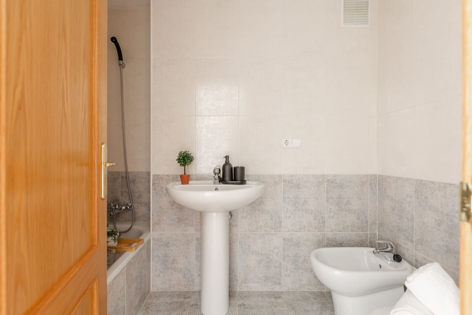 2 bedroom Flat for sale in Pamplona / Iruna with garage - € 255,000 (Ref: 9926960)