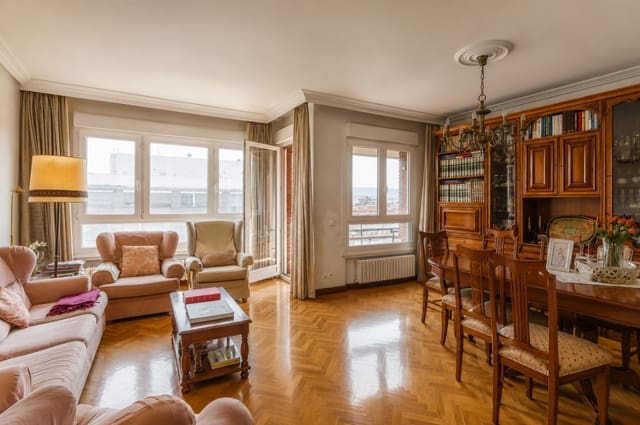 4 soveværelse Lejlighed til salg i Pamplona / Iruña - € 799.000 (Ref: 9926961)