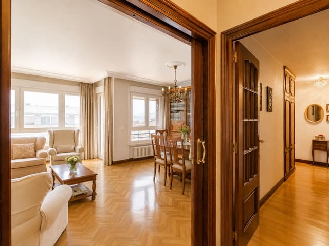 4 soveværelse Lejlighed til salg i Pamplona / Iruña - € 799.000 (Ref: 9926961)