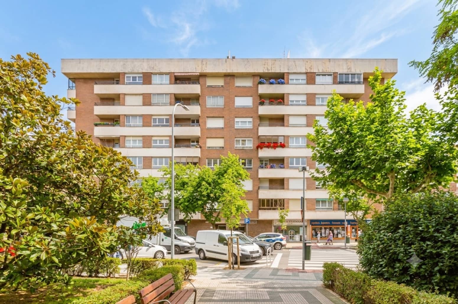4 bedroom Flat for sale in Pamplona / Iruna - € 799,000 (Ref: 9926961)