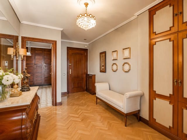 4 soveværelse Lejlighed til salg i Pamplona / Iruña - € 799.000 (Ref: 9926961)