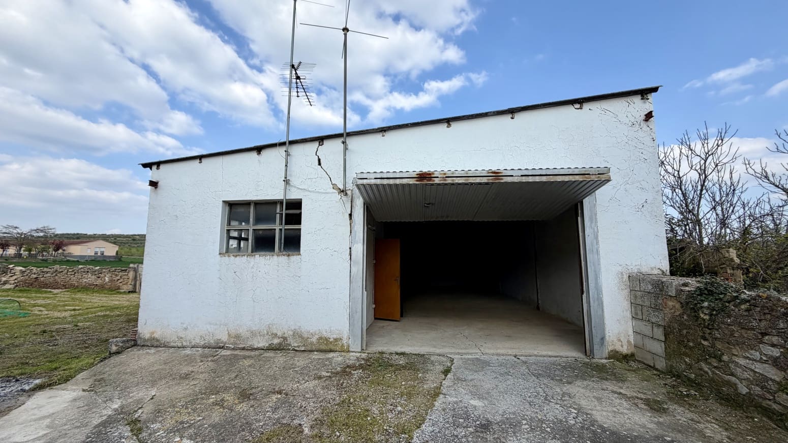 Commercial for sale in Allo - € 85,000 (Ref: 9941845)