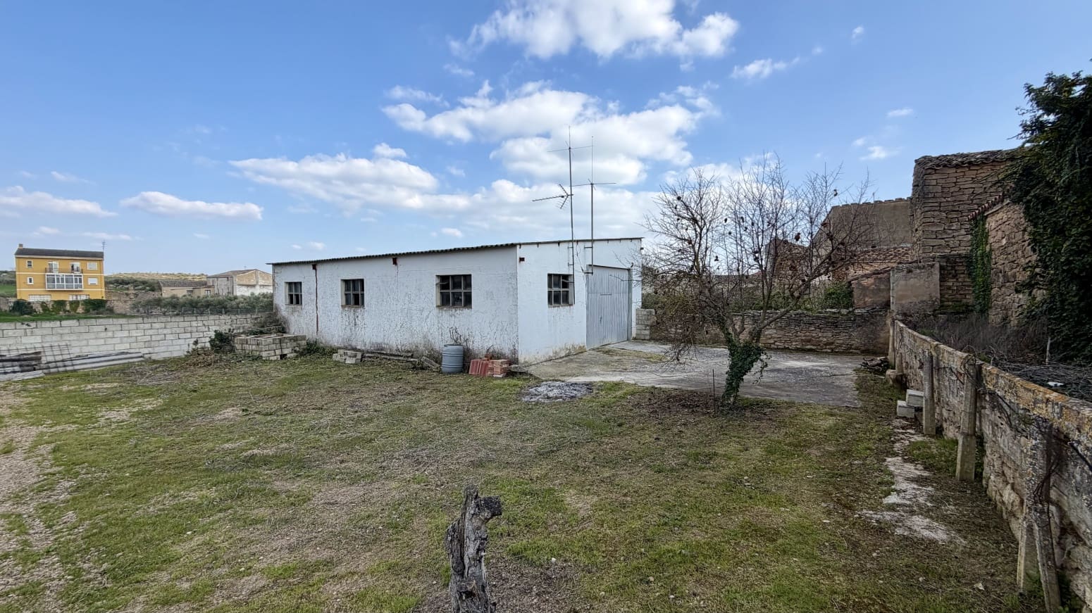 Commercial for sale in Allo - € 85,000 (Ref: 9941845)