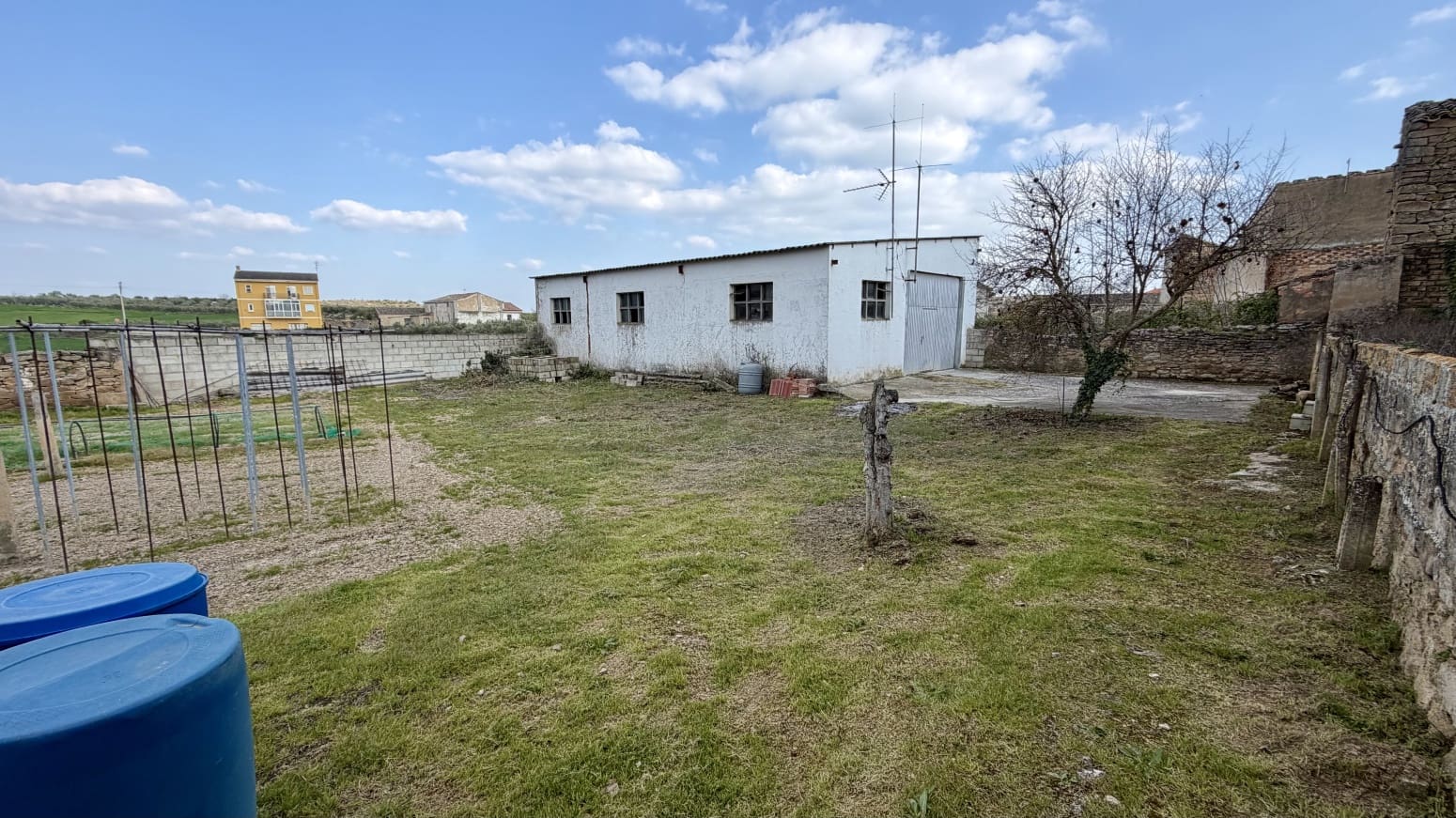 Commercial for sale in Allo - € 85,000 (Ref: 9941845)