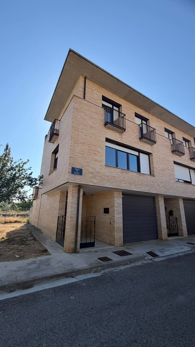 Villa/Maison de 3 chambres à louer à Olite avec garage - 900 € (Ref: 9949341)
