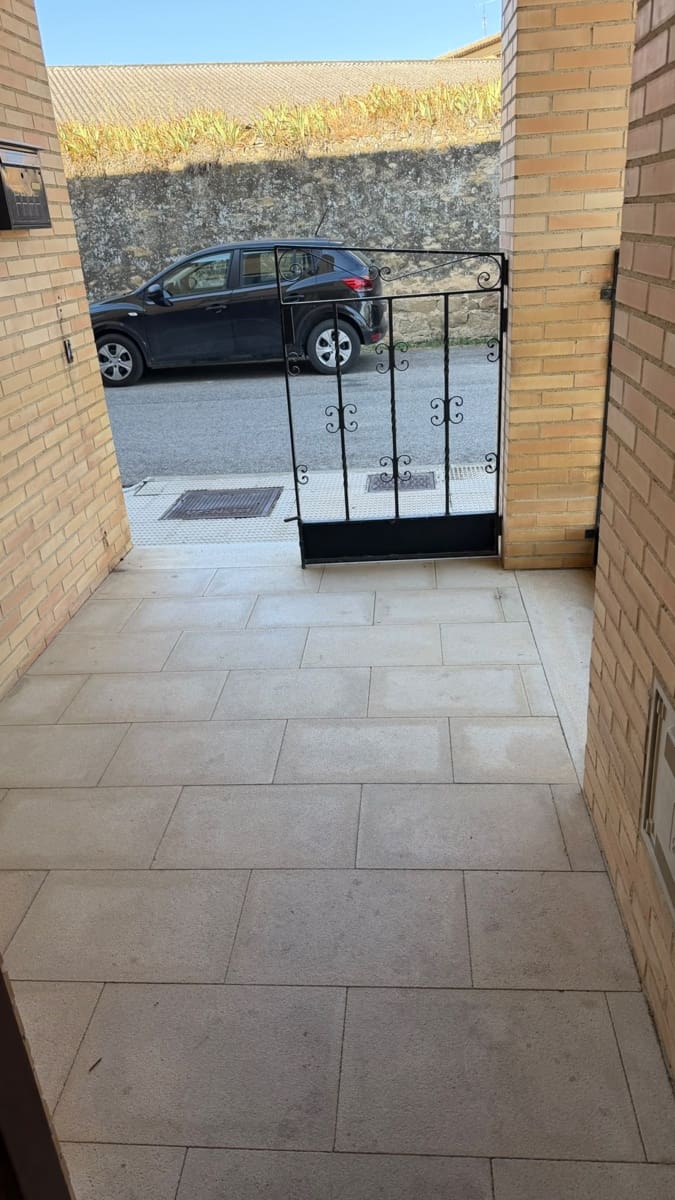 Villa/Maison de 3 chambres à louer à Olite avec garage - 900 € (Ref: 9949341)