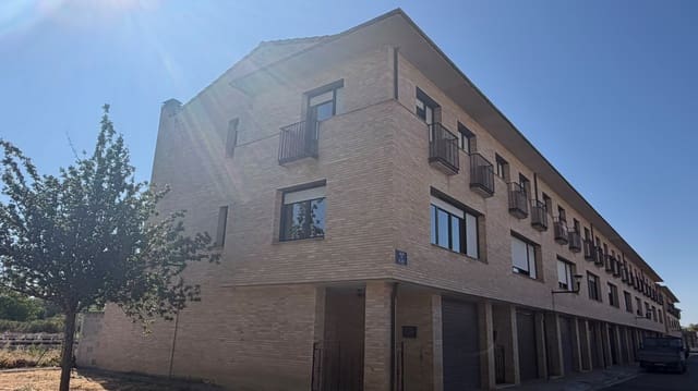 Villa/Maison de 3 chambres à louer à Olite avec garage - 900 € (Ref: 9949341)