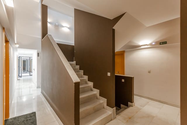 Piso de 4 habitaciones en Aranguren en venta con garaje - 450.000 € (Ref: 9978453)