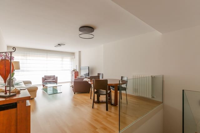 Piso de 4 habitaciones en Aranguren en venta con garaje - 450.000 € (Ref: 9978453)