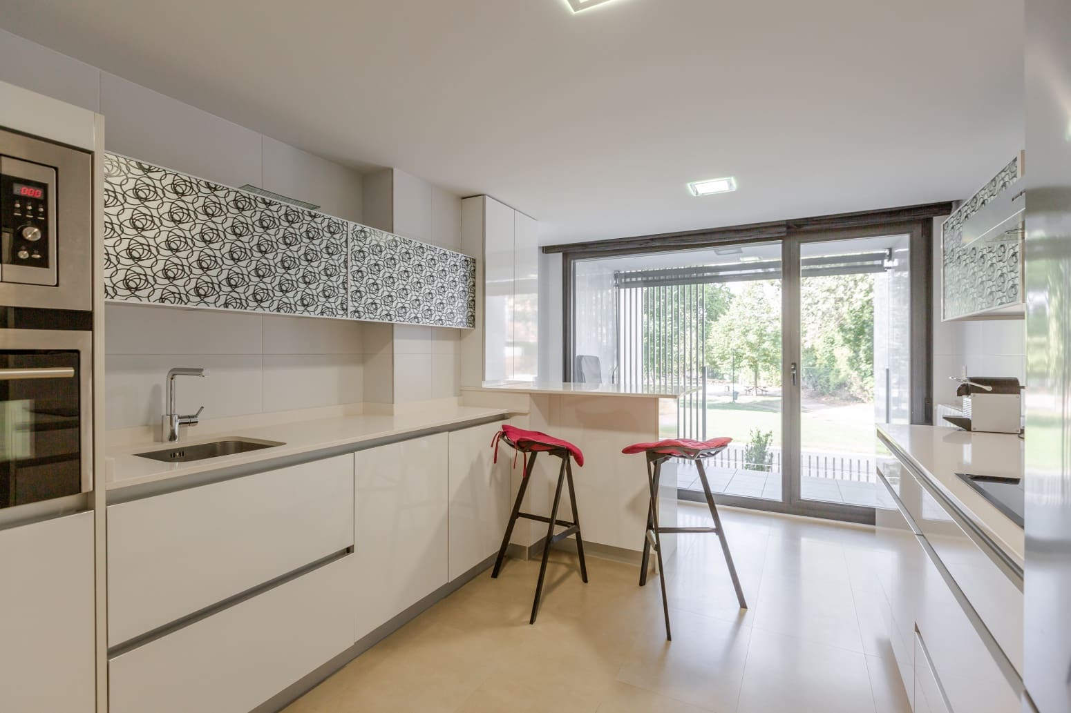 Piso de 4 habitaciones en Aranguren en venta con garaje - 450.000 € (Ref: 9978453)