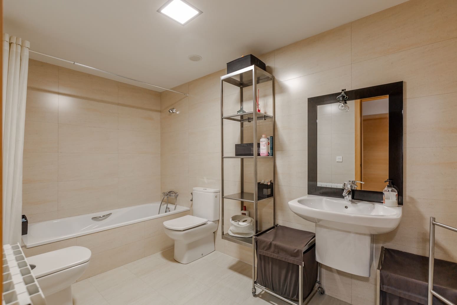 Piso de 4 habitaciones en Aranguren en venta con garaje - 450.000 € (Ref: 9978453)