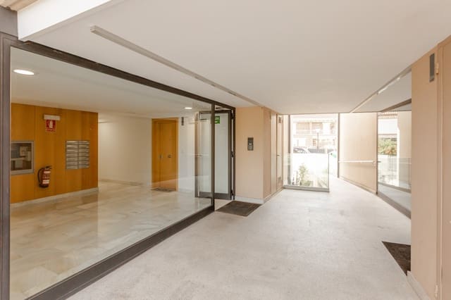 Piso de 4 habitaciones en Aranguren en venta con garaje - 450.000 € (Ref: 9978453)
