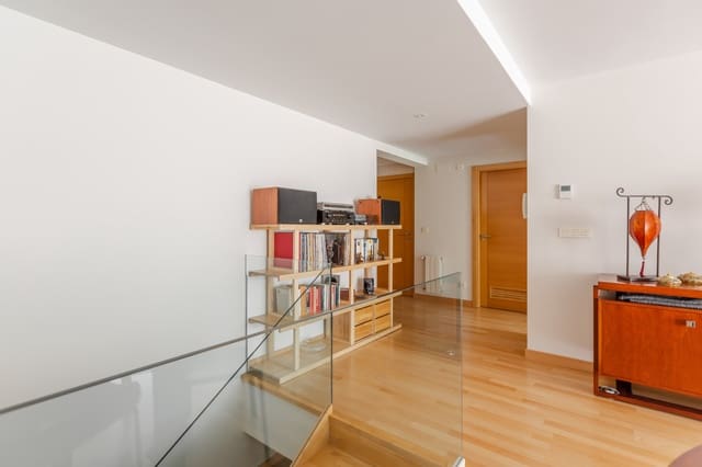 Piso de 4 habitaciones en Aranguren en venta con garaje - 450.000 € (Ref: 9978453)