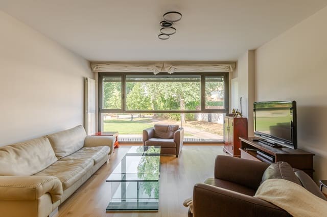 Piso de 4 habitaciones en Aranguren en venta con garaje - 450.000 € (Ref: 9978453)