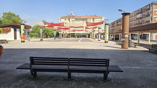 Garage til salg i Pamplona / Iruña - € 13.000 (Ref: 9984499)