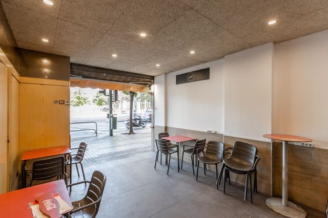 Kommersiell til salgs i Pamplona - € 520 000 (Ref: 9986489)