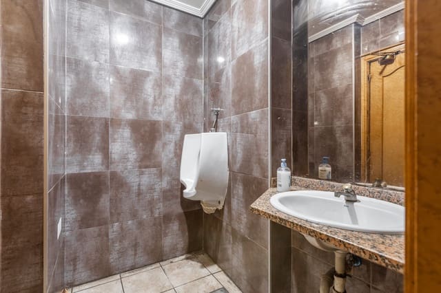Kommersiell til salgs i Pamplona - € 520 000 (Ref: 9986489)
