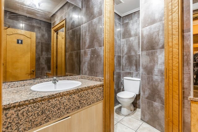 Kommersiell til salgs i Pamplona - € 520 000 (Ref: 9986489)