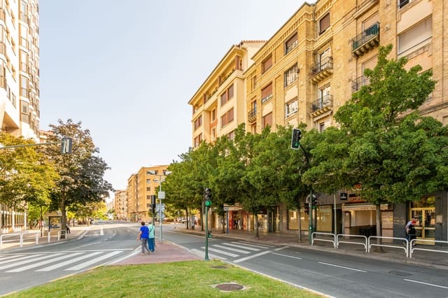 Kommersiell til salgs i Pamplona - € 520 000 (Ref: 9986489)