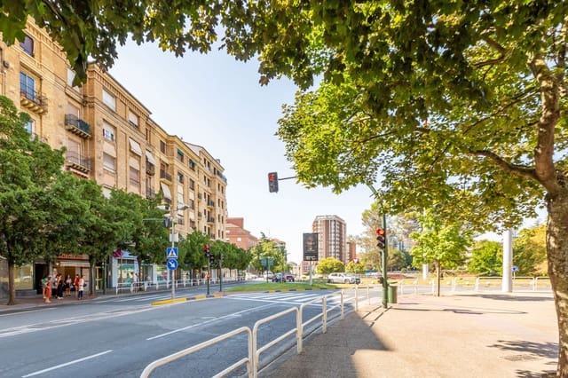 Kommersiell til salgs i Pamplona - € 520 000 (Ref: 9986489)