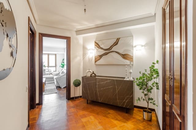 4 chambre Appartement à vendre à Pampelune avec garage - 450 000 € (Ref: 9990341)