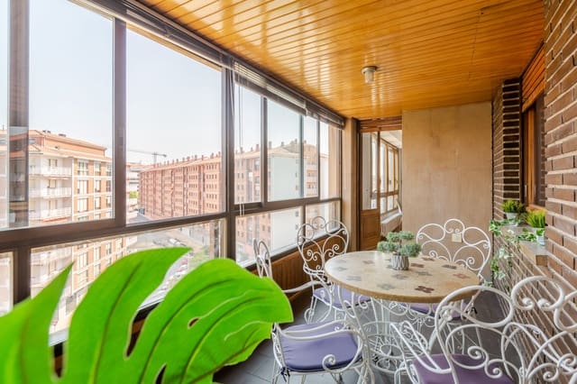 4 chambre Appartement à vendre à Pampelune avec garage - 450 000 € (Ref: 9990341)