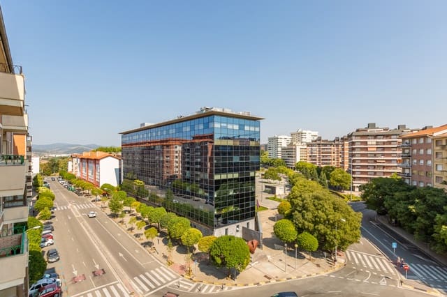 4 chambre Appartement à vendre à Pampelune avec garage - 450 000 € (Ref: 9990341)