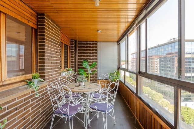 4 chambre Appartement à vendre à Pampelune avec garage - 450 000 € (Ref: 9990341)
