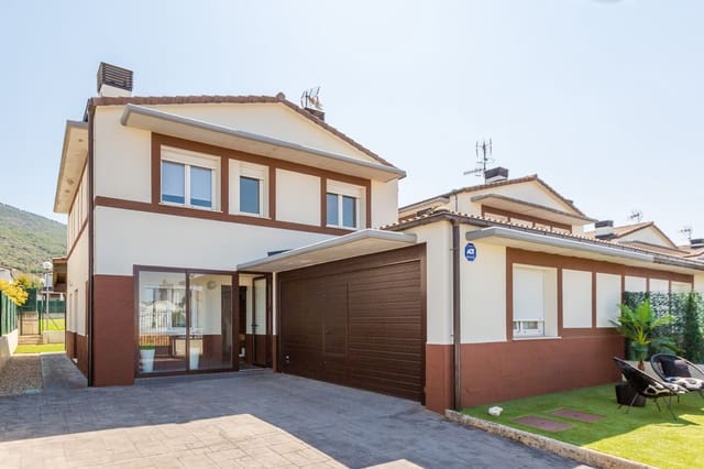 4 sovrum Villa till salu i Berrioplano med garage - 480 000 € (Ref: 9999977)