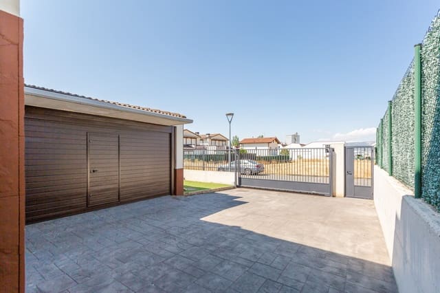 4 sovrum Villa till salu i Berrioplano med garage - 480 000 € (Ref: 9999977)