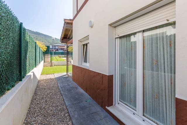 4 sovrum Villa till salu i Berrioplano med garage - 480 000 € (Ref: 9999977)