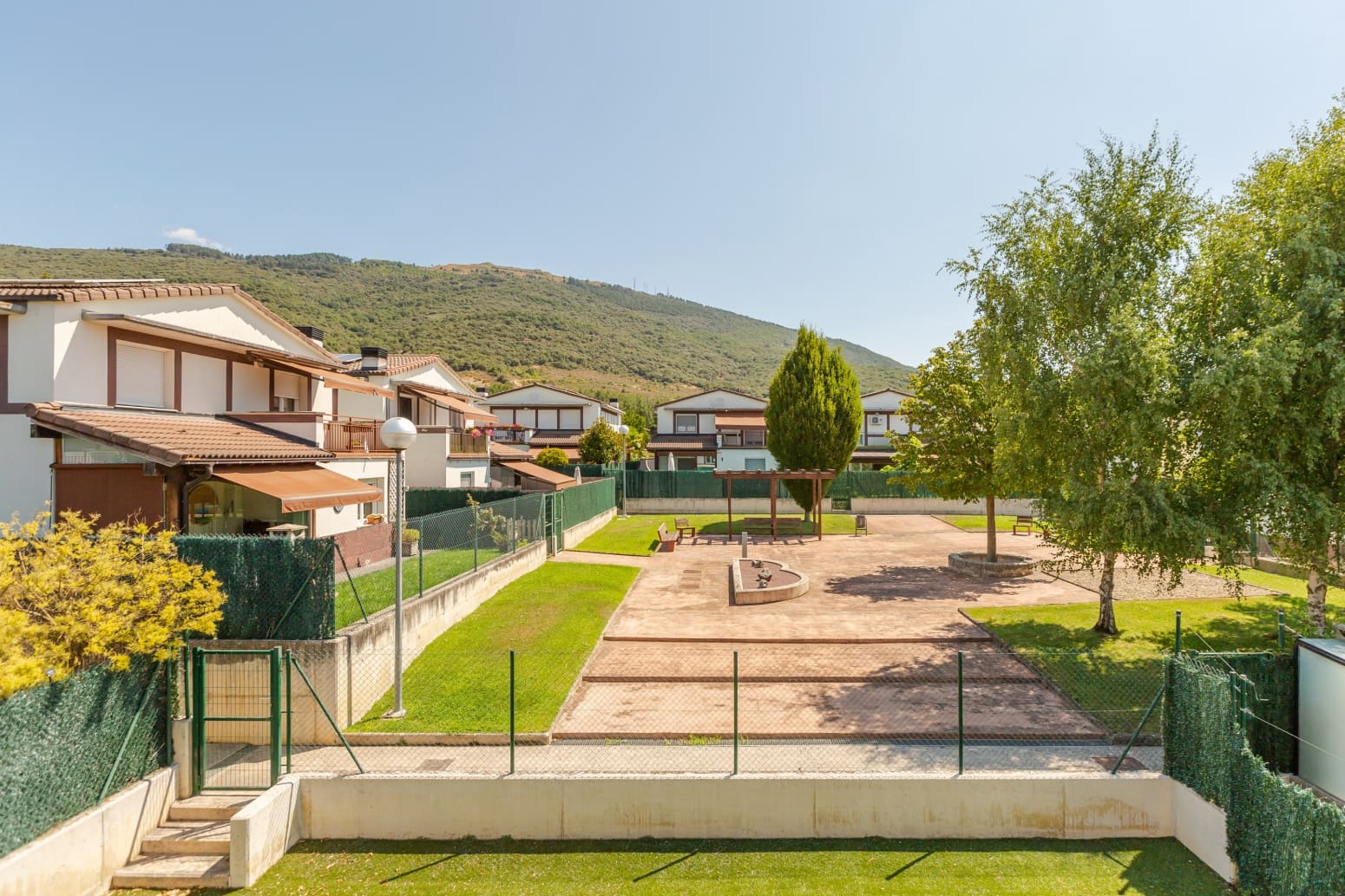 4 bedroom Villa for sale in Berrioplano with garage - € 480,000 (Ref: 9999977)