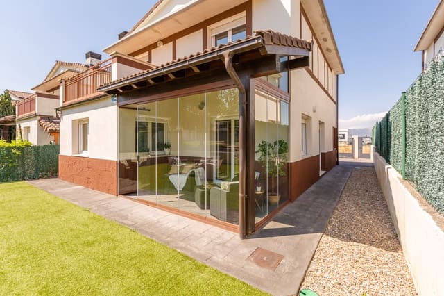 4 sovrum Villa till salu i Berrioplano med garage - 480 000 € (Ref: 9999977)