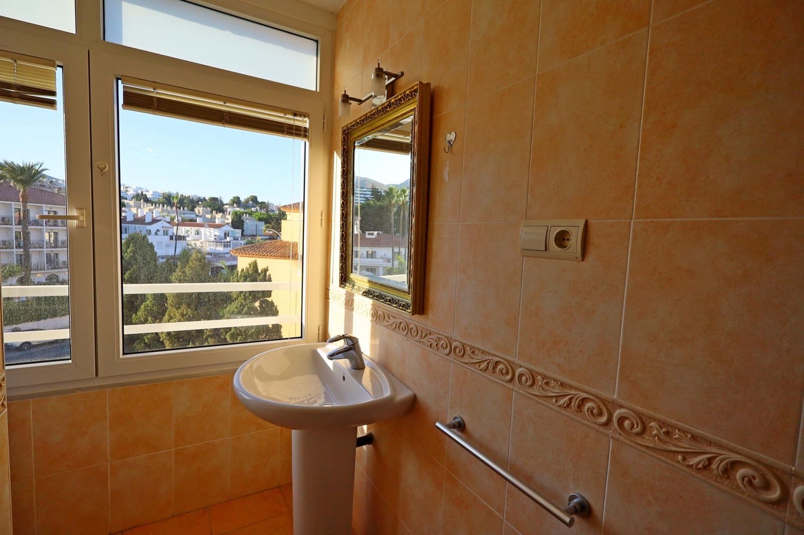 1 bedroom Flat for sale in Torremolinos - € 295,000 (Ref: 10003805)