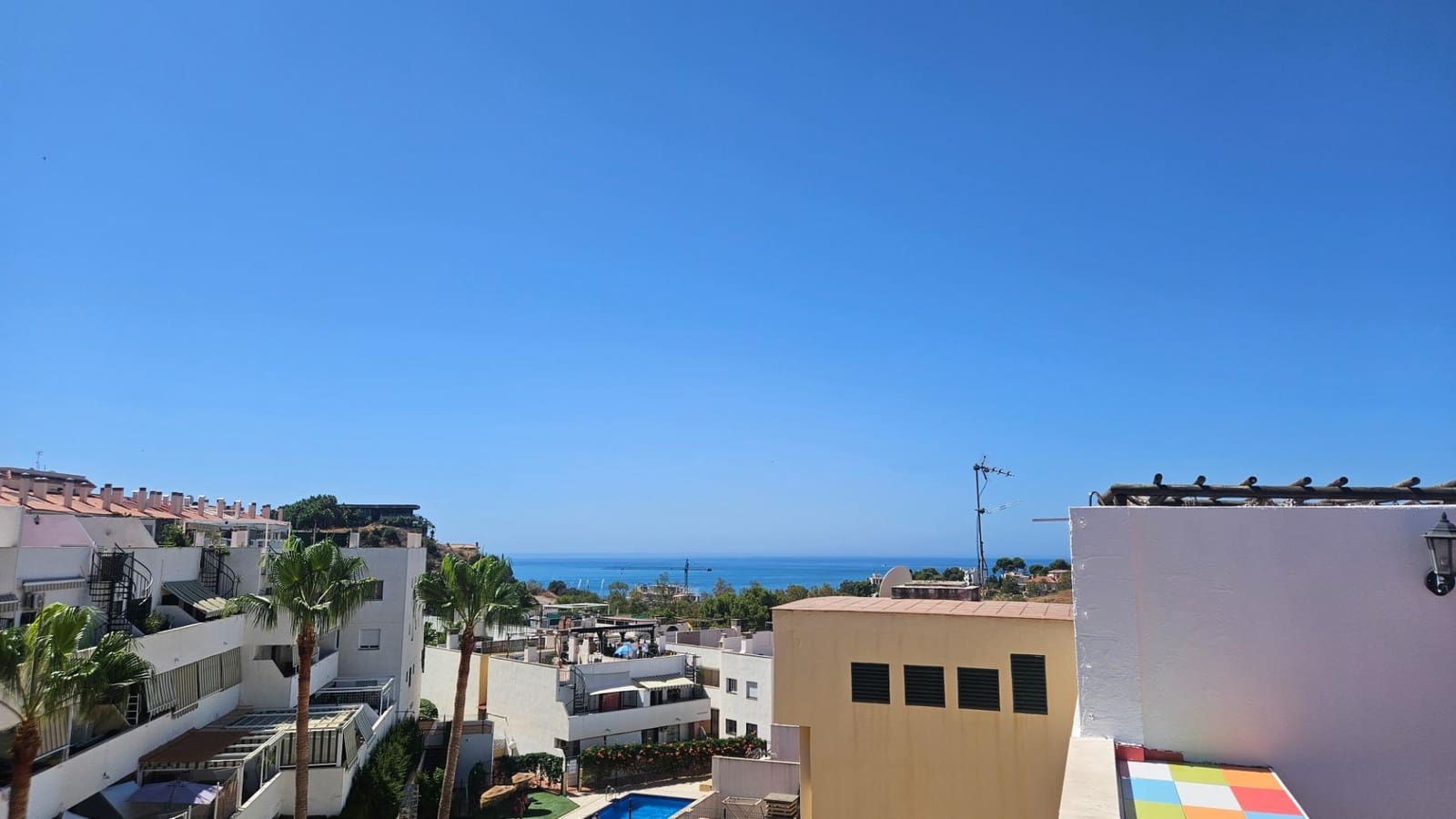 2 bedroom Penthouse for rent in Torrequebrada with pool garage - € 1,350 (Ref: 10005737)