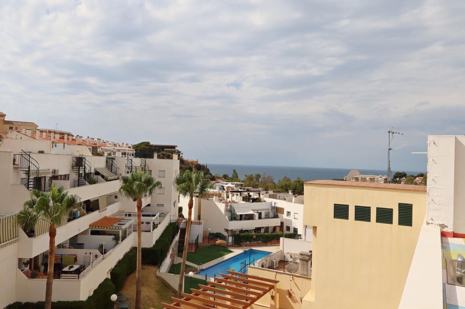 2 bedroom Penthouse for rent in Torrequebrada with pool garage - € 1,350 (Ref: 10005737)
