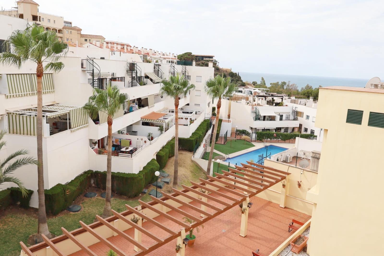 2 bedroom Penthouse for rent in Torrequebrada with pool garage - € 1,350 (Ref: 10005737)
