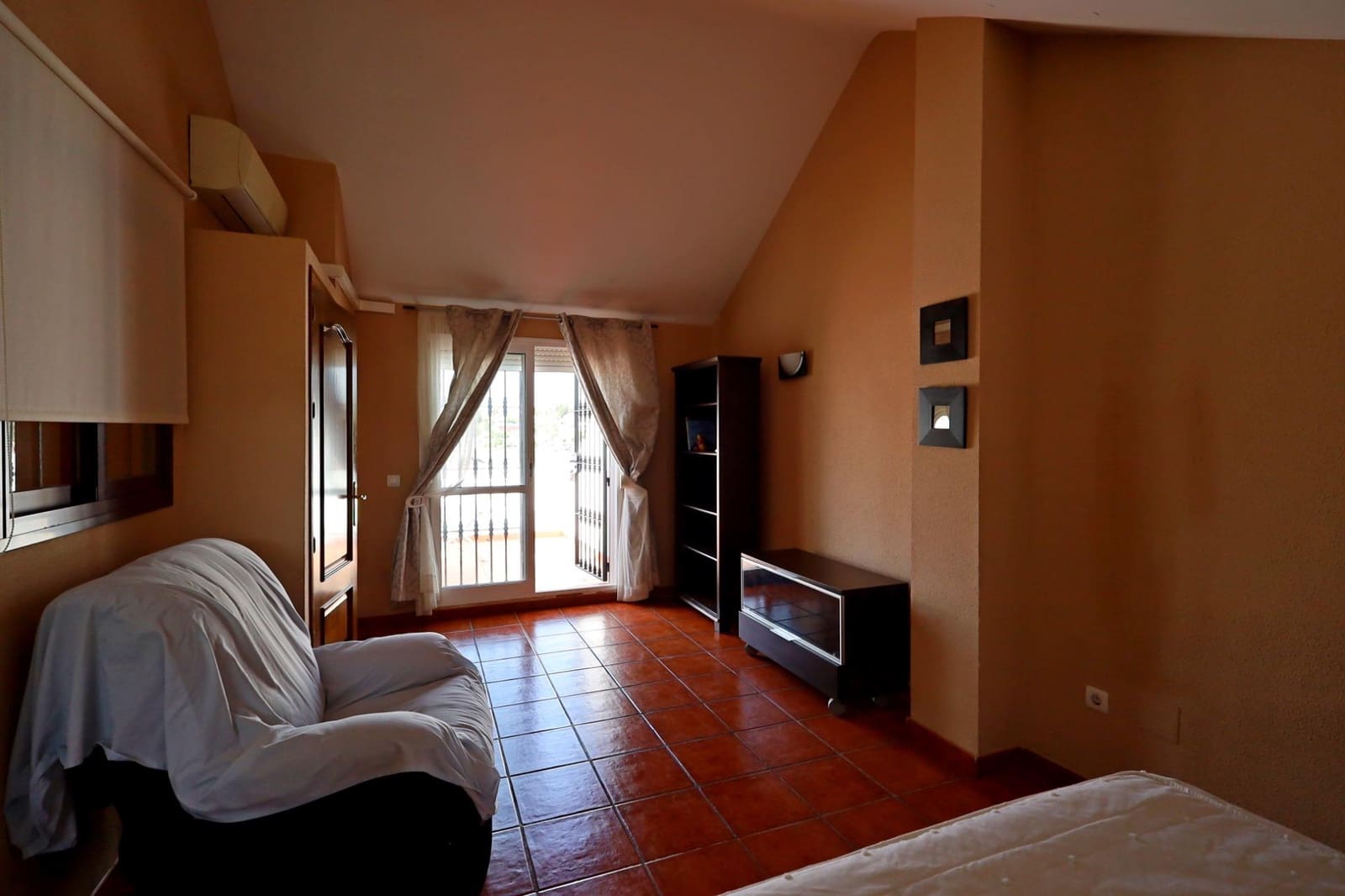 Villa/Maison Mitoyenne de 4 chambres à louer à El Coto avec piscine garage - 2 300 € (Ref: 10013451)