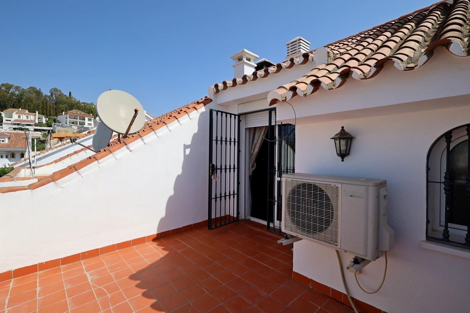 Villa/Maison Mitoyenne de 4 chambres à louer à El Coto avec piscine garage - 2 300 € (Ref: 10013451)
