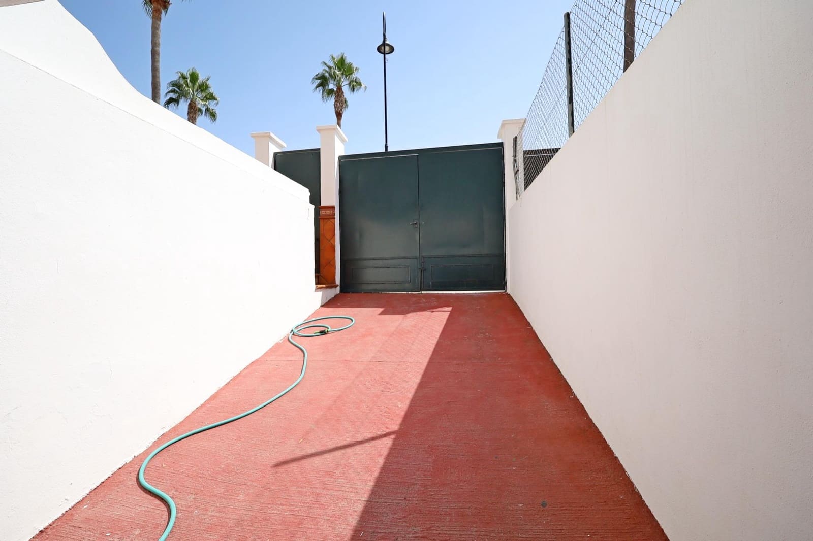 Villa/Maison Mitoyenne de 4 chambres à louer à El Coto avec piscine garage - 2 300 € (Ref: 10013451)