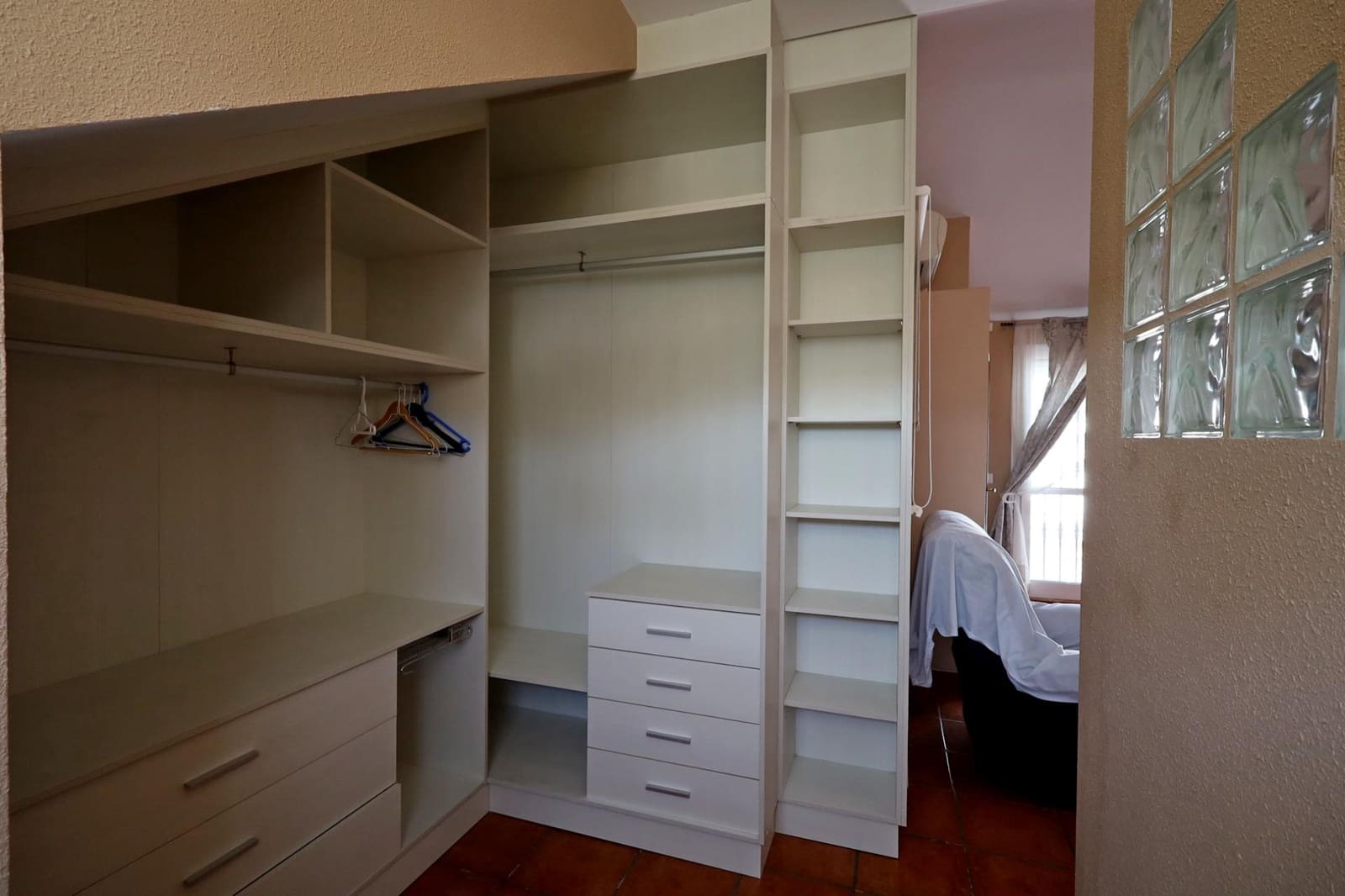 Villa/Maison Mitoyenne de 4 chambres à louer à El Coto avec piscine garage - 2 300 € (Ref: 10013451)