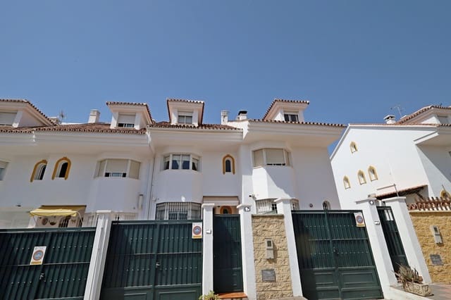 Villa/Maison Mitoyenne de 4 chambres à louer à El Coto, Mijas - 2 300 € (Ref: 10013451)