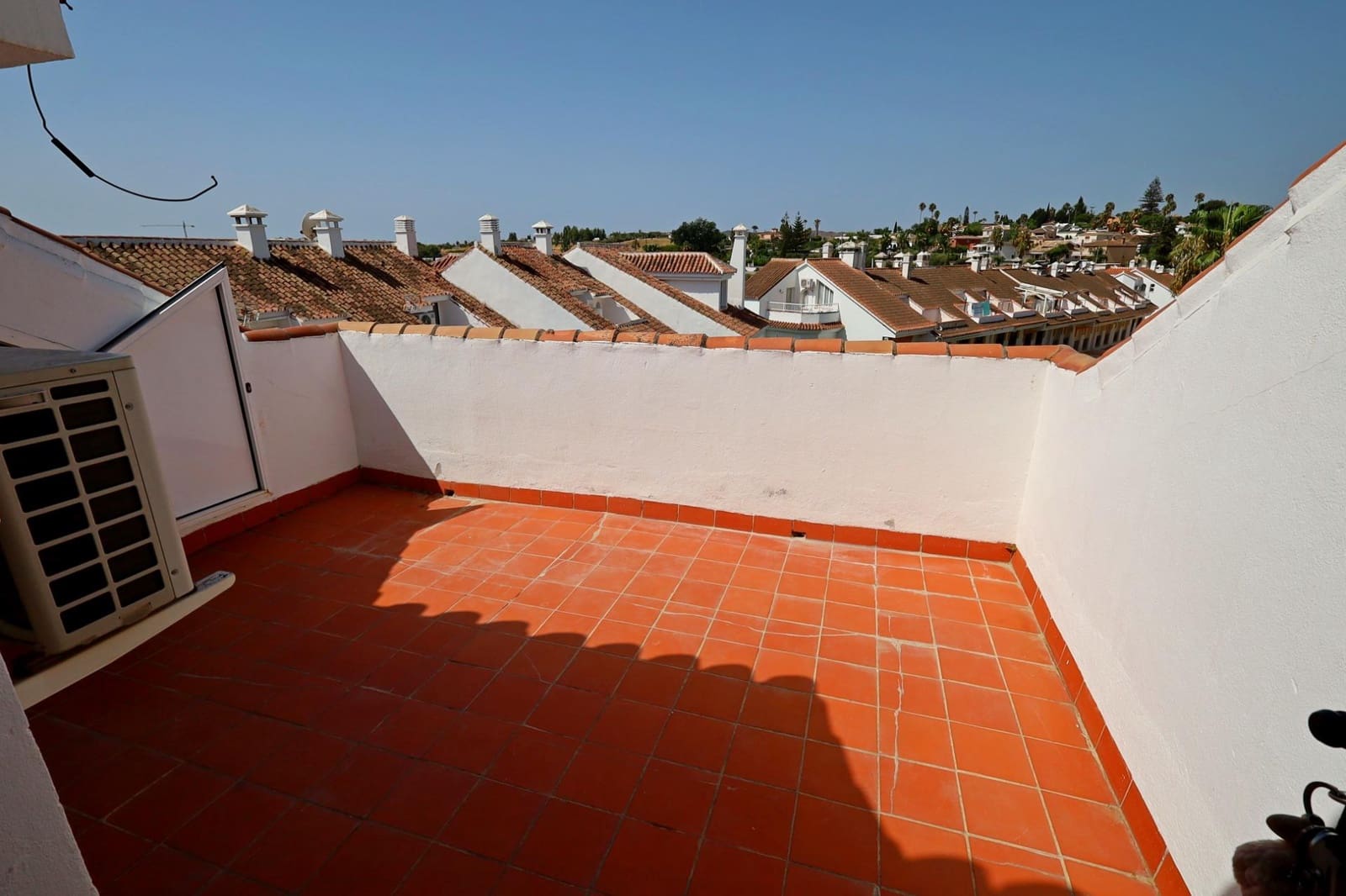 Villa/Maison Mitoyenne de 4 chambres à louer à El Coto avec piscine garage - 2 300 € (Ref: 10013451)