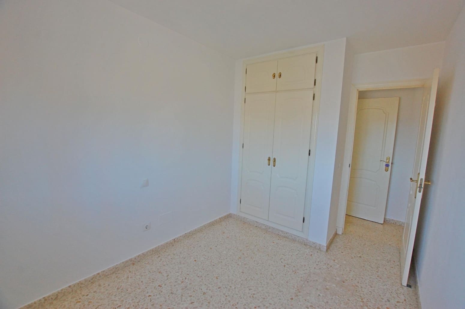 2 bedroom Flat for sale in Manilva with garage - € 229,000 (Ref: 10016605)
