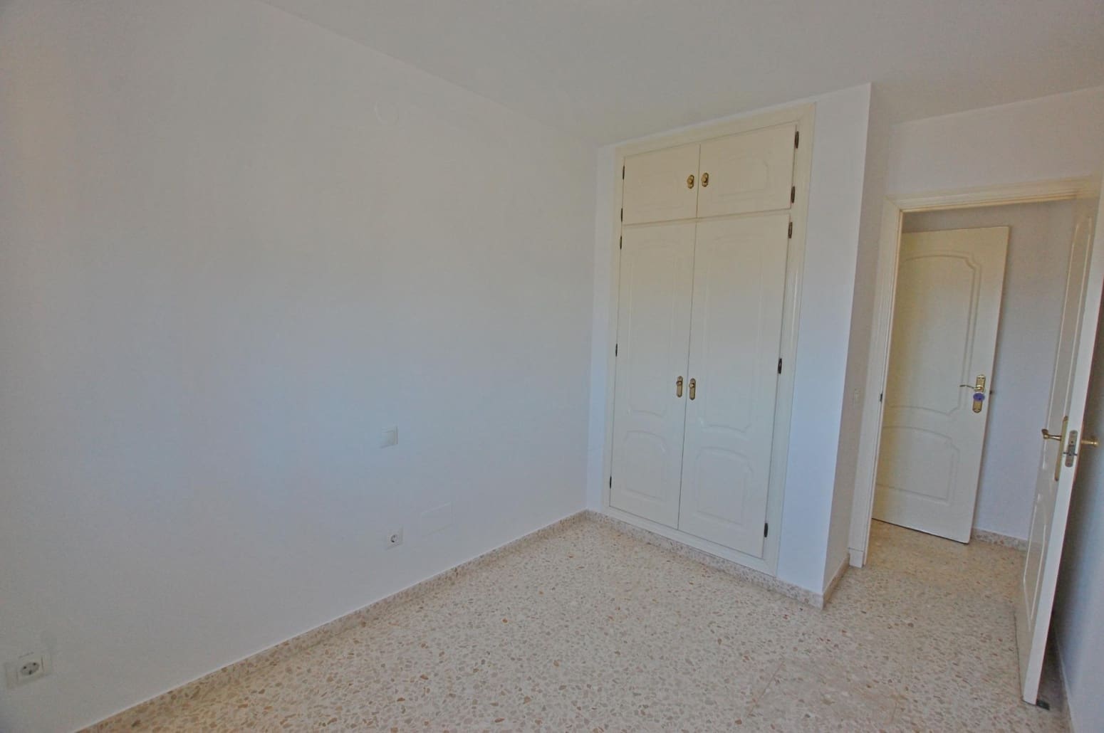2 bedroom Flat for sale in Manilva with garage - € 229,000 (Ref: 10016605)